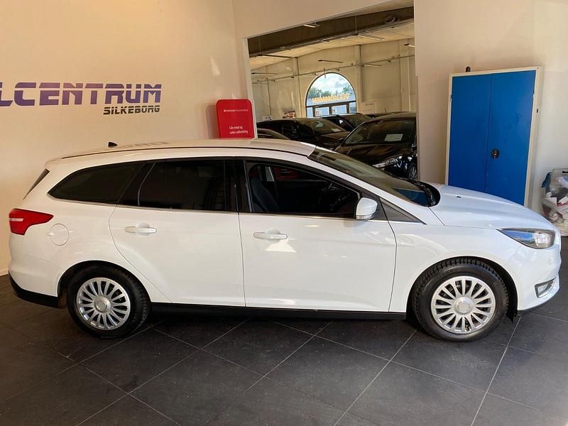 Brugt Ford Focus Titanium 125 HK (91 kW) 2014 Rød Hatchback