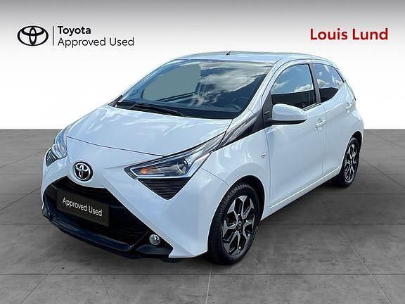 Red pop Brugt 2015 Toyota Aygo X-plore Hatchback | 89.990 kr. - Billede 1/4
