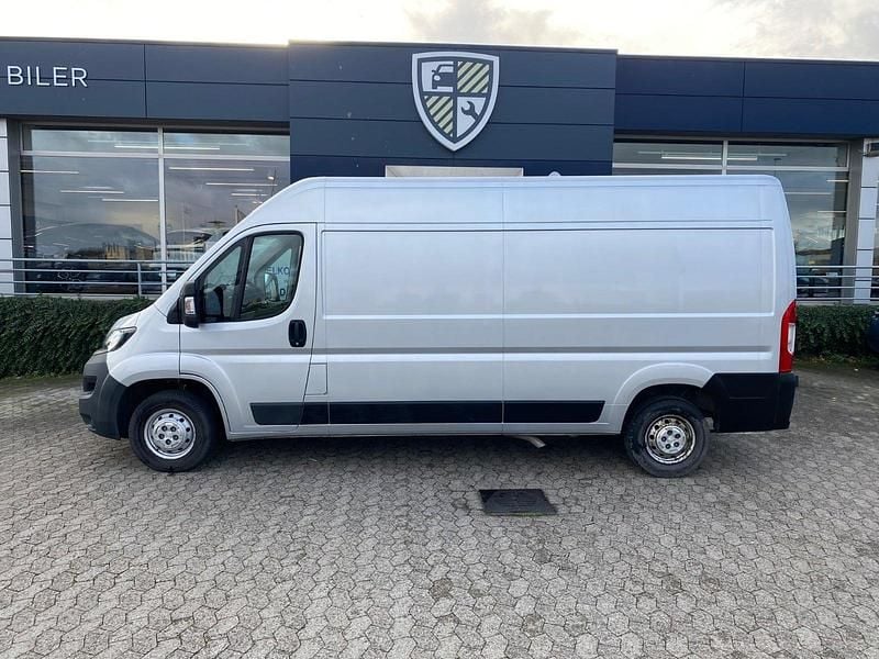 Sølvmetal Brugt 2019 Peugeot Boxer Premium Van | 109.900 kr. - Billede 1/4