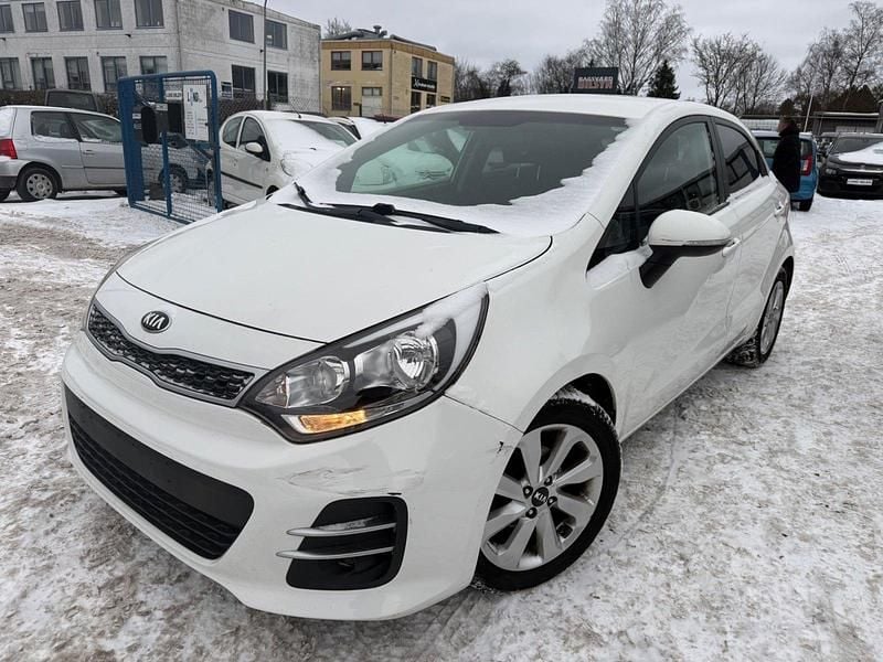 Hvid Brugt 2015 Kia Rio Hatchback | 64.990 kr. (Fair pris) - Billede 1/4