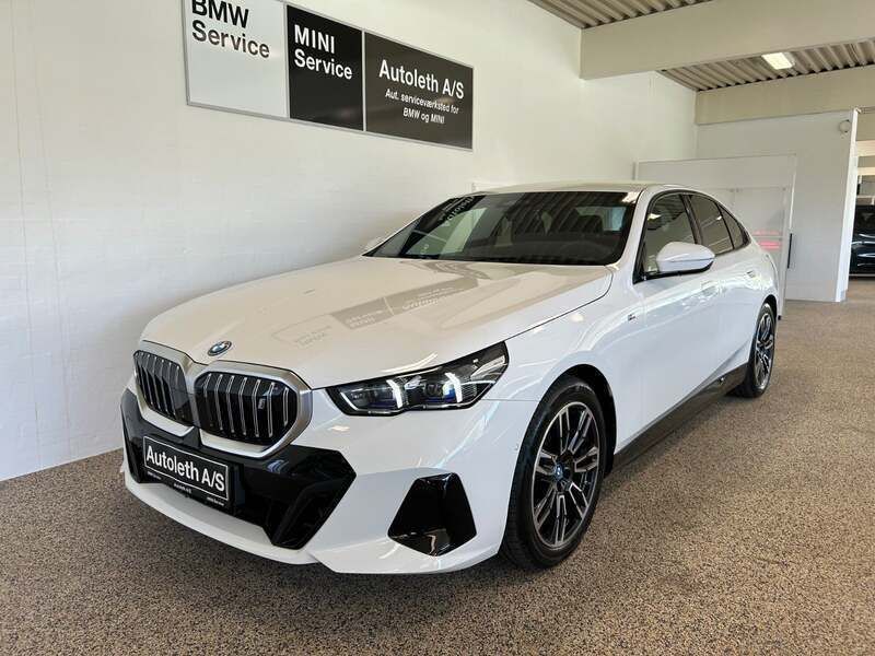 Hvid Brugt 2024 BMW i5 M Sport Sedan | 549.900 kr. (Lidt for dyr) - Billede 1/4