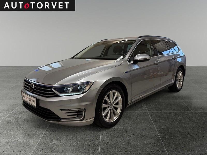 Sølvmetal Brugt 2017 VW Passat GTE Stationcar | 144.700 kr. (Fair pris) - Billede 1/4