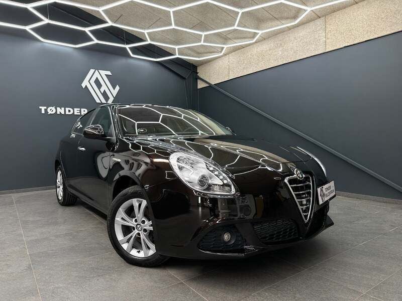 Brun Brugt 2011 Alfa Romeo Giulietta Distinctive Hatchback | 89.500 kr. (Dyr) - Billede 1/4