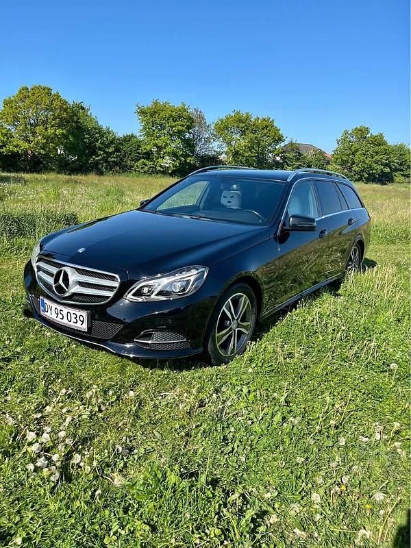Sort Brugt 2013 Mercedes E200 Avantgarde Stationcar | 140.000 kr. - Billede 1/4
