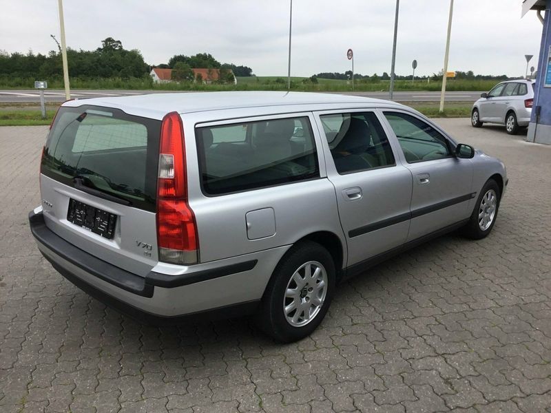 🚗 Brugt Volvo V70 2.4 Benzin 170 HK (2004) • Spar 8 i