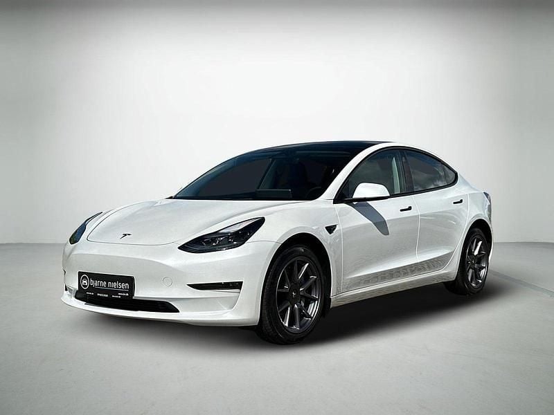 Hvid Brugt 2023 Tesla Model 3 Long Range Sedan | 239.700 kr. (God pris) - Billede 1/4