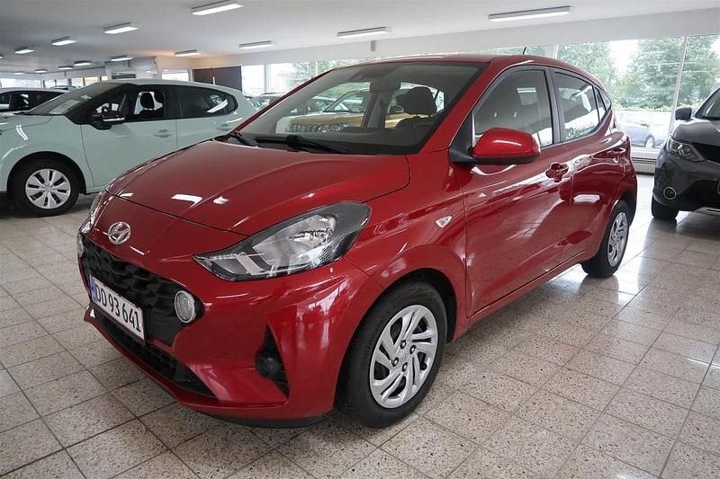 Rødmetal Brugt 2022 Hyundai i10 Advanced Hatchback | 109.900 kr. (Fair pris) - Billede 1/4