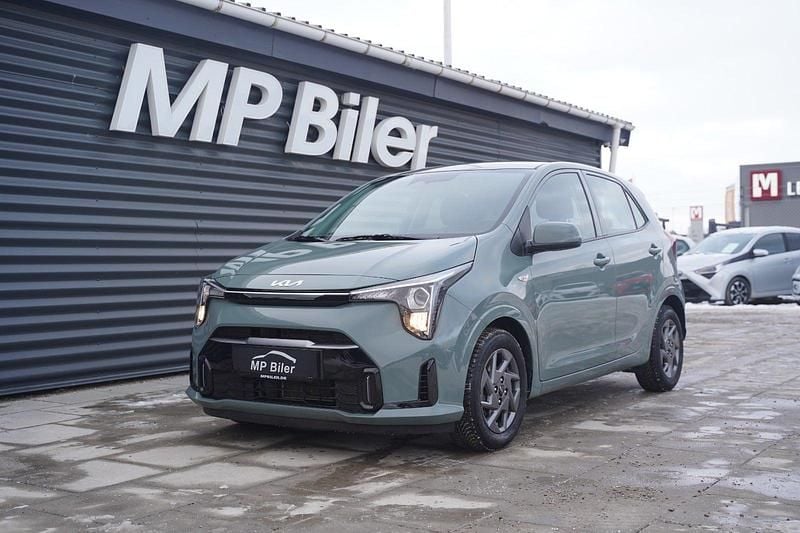 Grønmetal Brugt 2024 Kia Picanto Hatchback | 157.900 kr. (Fair pris) - Billede 1/4