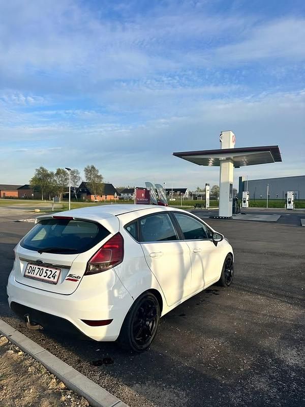 Brugt Ford Fiesta 101 HK (74 kW) 2013 Hvid Hatchback