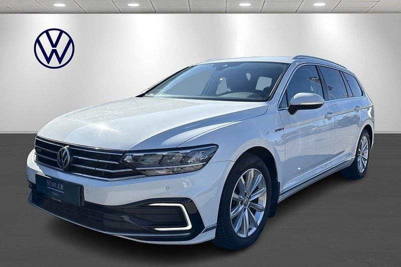 Hvid Brugt 2020 VW Passat GTE Stationcar | 229.900 kr. (Lidt for dyr) - Billede 1/4