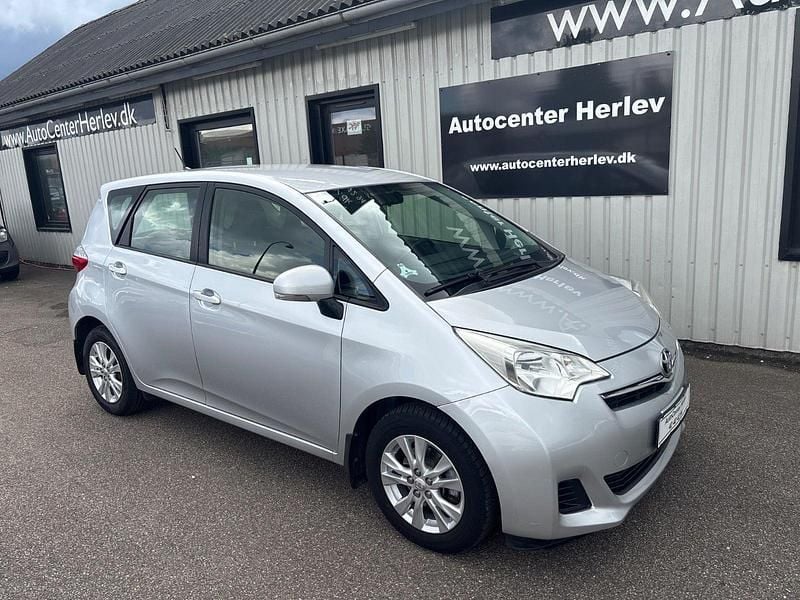 Hvid Brugt 2012 Toyota Verso-S T2 MPV | 59.900 kr. - Billede 1/4