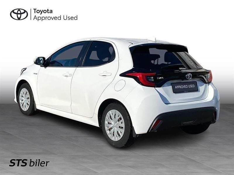 Brugt Toyota Yaris Hybrid H3 116 HK (85 kW) 2021 Pure white Hatchback