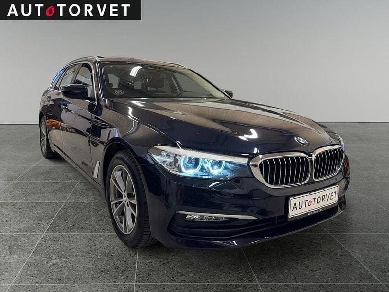 Blåmetal Brugt 2018 BMW 520 Stationcar | 264.700 kr. (Fair pris) - Billede 1/4