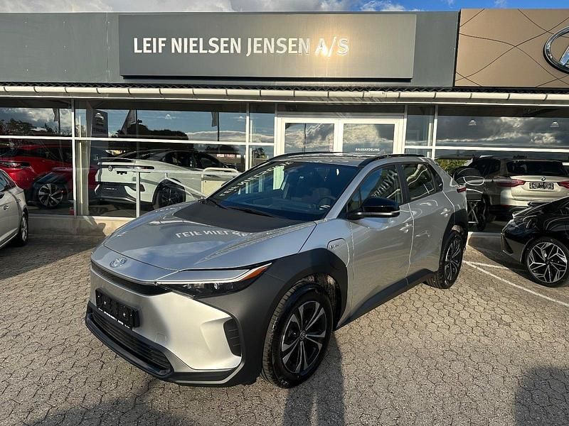 Sølvmetal Ny 2025 Toyota bZ4X Active SUV | 274.900 kr. - Billede 1/4