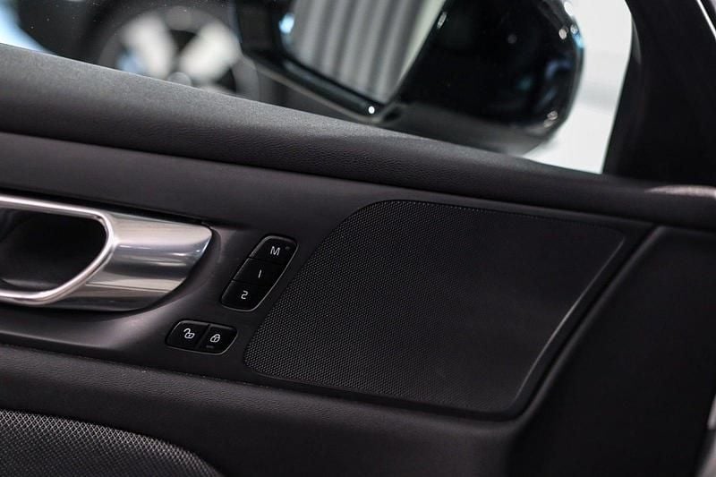 Brugt Volvo V60 R-Design 350 HK (257 kW) 2021 Hvidmetal Stationcar