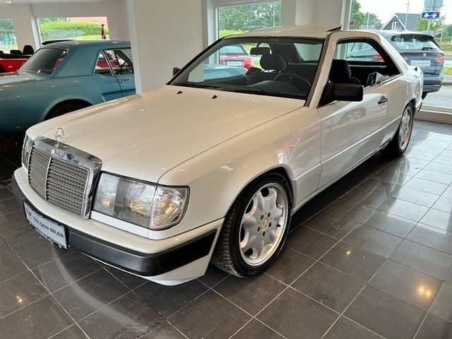 Hvid Brugt 1988 Mercedes E230 Coupe | 176.989 kr. - Billede 1/4