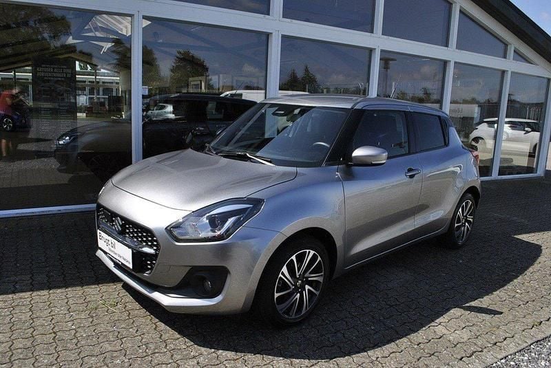 Sølvgråmetal Brugt 2020 Suzuki Swift Exclusive Hatchback | 145.995 kr. (Dyr) - Billede 1/4