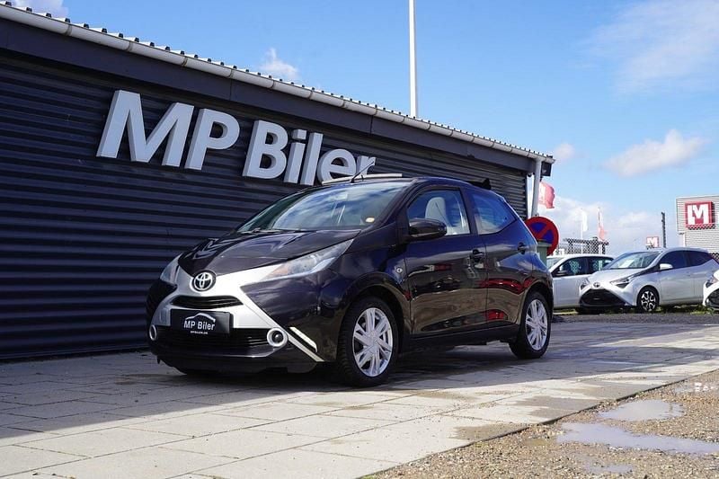 Sort Brugt 2017 Toyota Aygo x-sky Hatchback | 79.700 kr. (Fair pris) - Billede 1/4