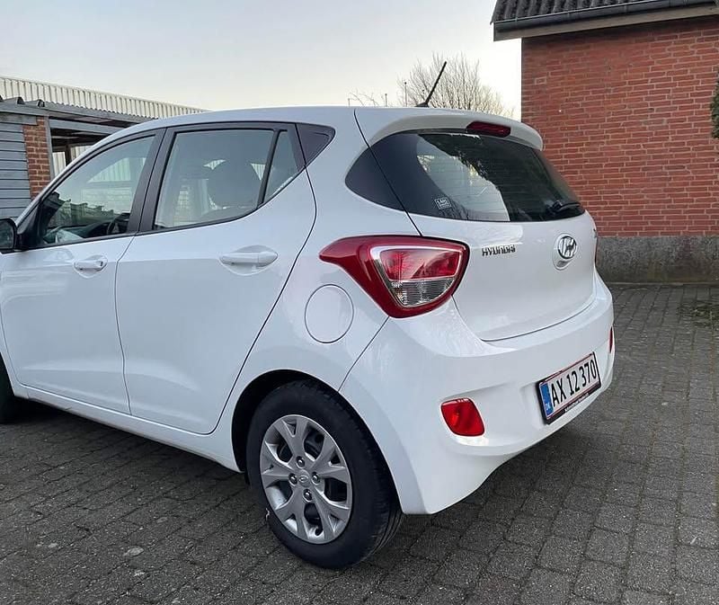 Brugt Hyundai i10 Comfort 66 HK (48 kW) 2015 Hvid Hatchback