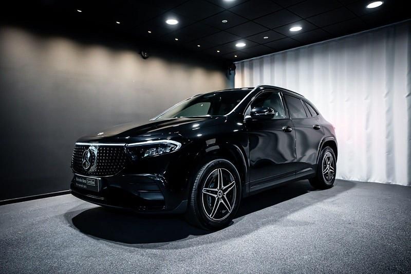 Farve: sortmetal Brugt 2025 Mercedes EQA250+ AMG SUV | 354.900 kr. (God pris) - Billede 1/4