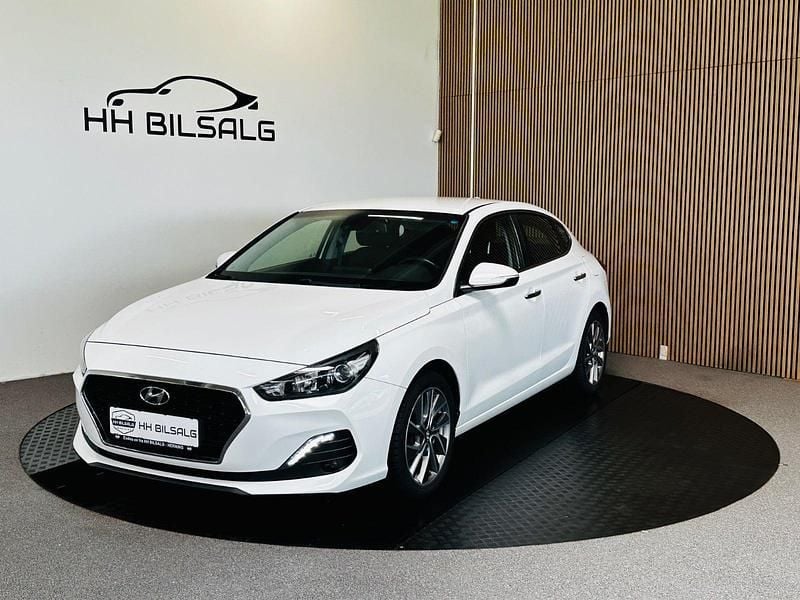 Hvid Brugt 2018 Hyundai i30 Premium Hatchback | 124.700 kr. (Fair pris) - Billede 1/4