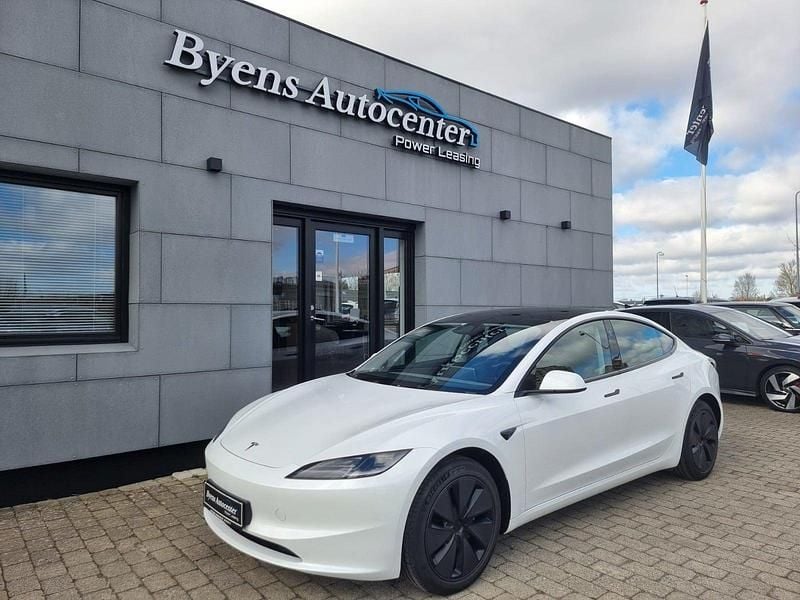 Perlemorshvid Brugt 2024 Tesla Model 3 RWD Sedan | 234.900 kr. (Super pris) - Billede 1/4
