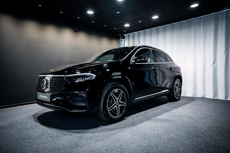 Farve: sort Brugt 2025 Mercedes EQA250+ Premium SUV | 389.900 kr. (Dyr) - Billede 1/3
