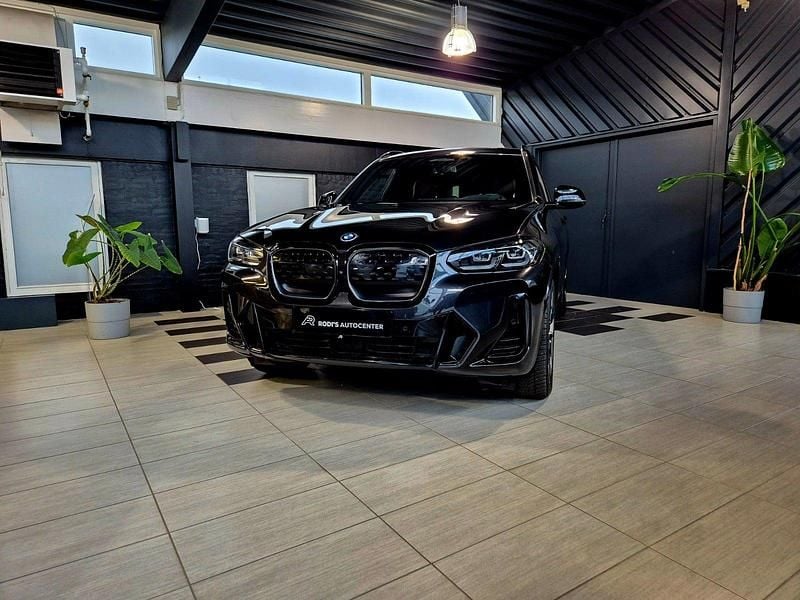 Sortmetal Brugt 2025 BMW iX3 M Sport SUV | 429.900 kr. (Super pris) - Billede 1/4