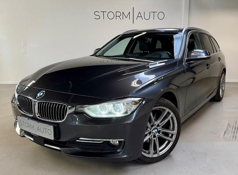 Gråmetal Brugt 2013 BMW 320 Luxury Line Stationcar | 139.900 kr. (Lidt for dyr) - Billede 1/4