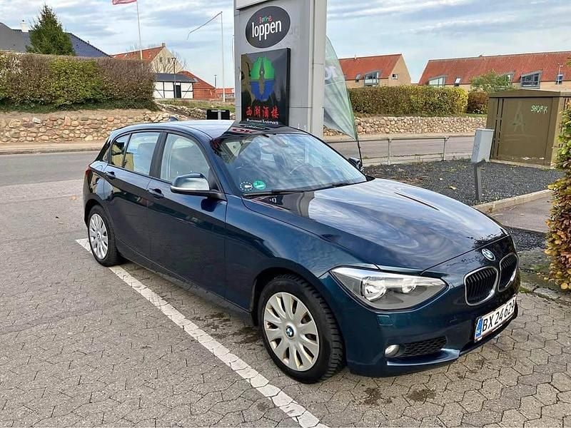 Blå Brugt 2013 BMW 120 Sport Line Hatchback | 69.000 kr. (Fair pris) - Billede 1/4