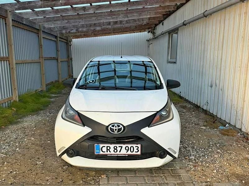Hvid Brugt 2014 Toyota Aygo Hatchback | 29.000 kr. (God pris) - Billede 1/4
