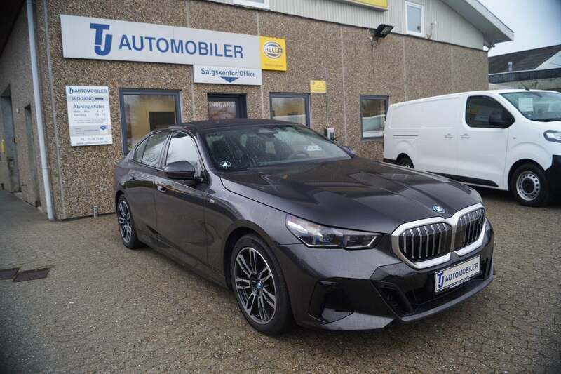 Koksmetal Brugt 2024 BMW i5 M Sport Sedan | 489.899 kr. (Fair pris) - Billede 1/4