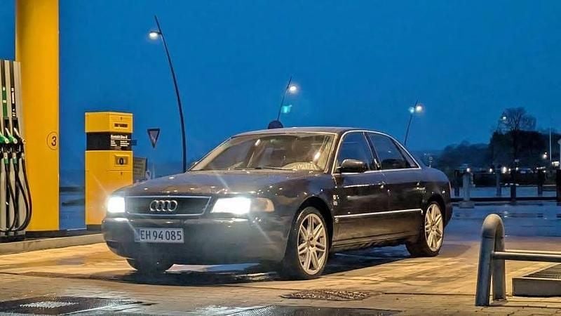 Sort Brugt 1995 Audi A8 Sedan | 38.000 kr. - Billede 1/4