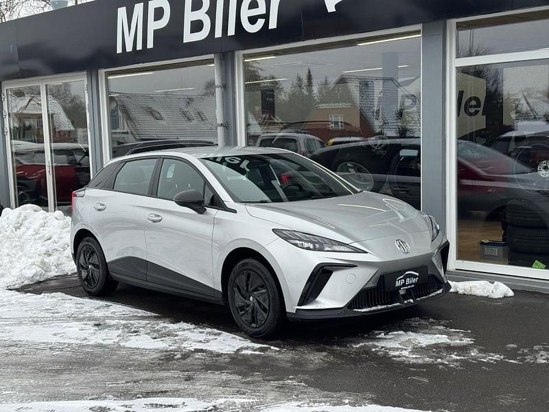 Brugt MG MG4 EV 125 kW (170 HK) 2023 Sølvmetal Hatchback