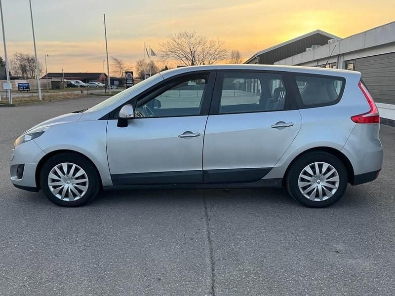 Brugt Renault Grand Scénic III 130 HK (95 kW) 2009 MPV