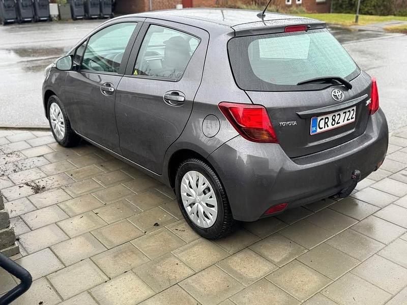 Brugt Toyota Yaris 99 HK (72 kW) 2015 Grå Hatchback
