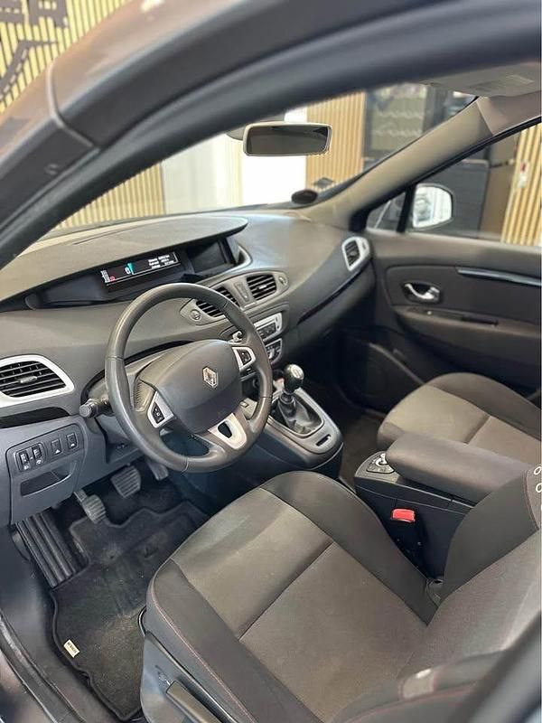 Brugt Renault Grand Scénic III 110 HK (80 kW) 2012 MPV