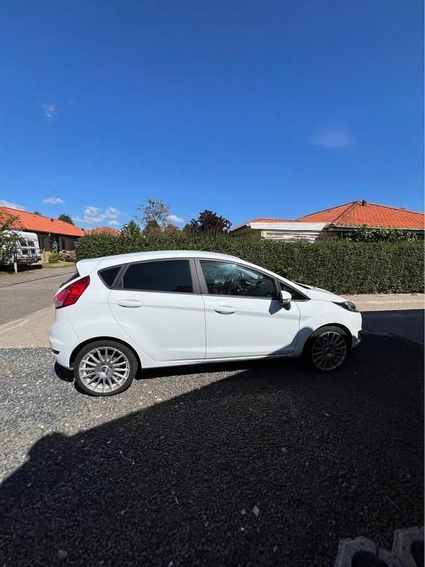 Brugt Ford Fiesta 101 HK (74 kW) 2013 Hvid Hatchback