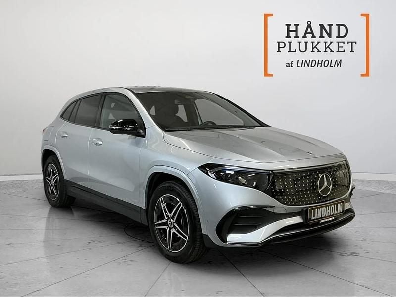 Sølvmetal Brugt 2025 Mercedes EQA250+ AMG line SUV | 339.900 kr. (Super pris) - Billede 1/3