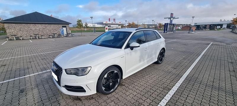 Hvid Brugt 2016 Audi A3 Sportback S-Line Hatchback | 153.500 kr. (God pris) - Billede 1/8