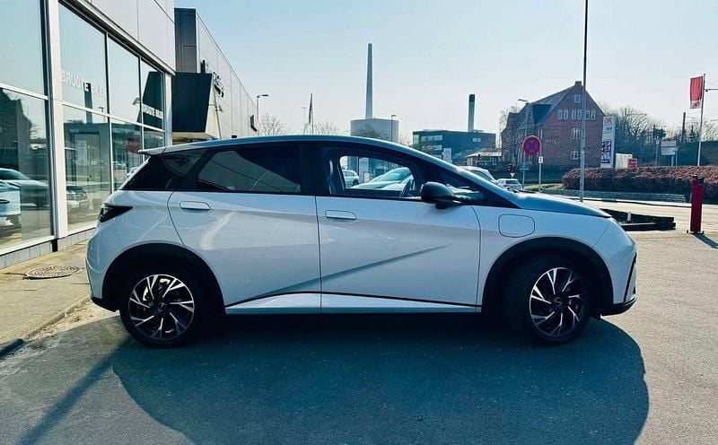 Brugt BYD Dolphin Design 150 kW (204 HK) 2024 Sølvmetal Hatchback