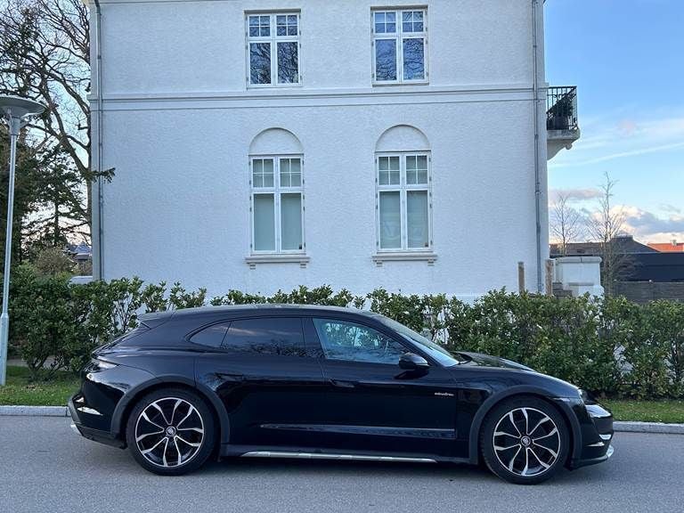 Brugt 2021 Porsche Taycan Cross Turismo Sedan | 720.000 kr. - Billede 1/3
