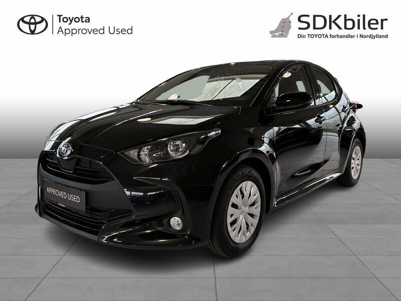 Night sky black Brugt 2024 Toyota Yaris Hybrid Hatchback | 209.900 kr. (God pris) - Billede 1/4