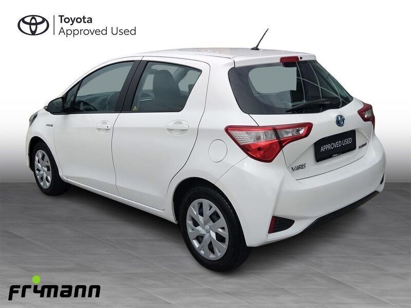 040 pure white Brugt 2017 Toyota Yaris Hybrid H2 Hatchback | 89.888 kr. (God pris) - Billede 1/3