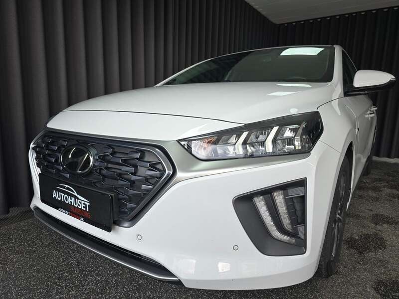 Hvid Brugt 2020 Hyundai Ioniq Premium Sedan | 144.900 kr. (Fair pris) - Billede 1/4
