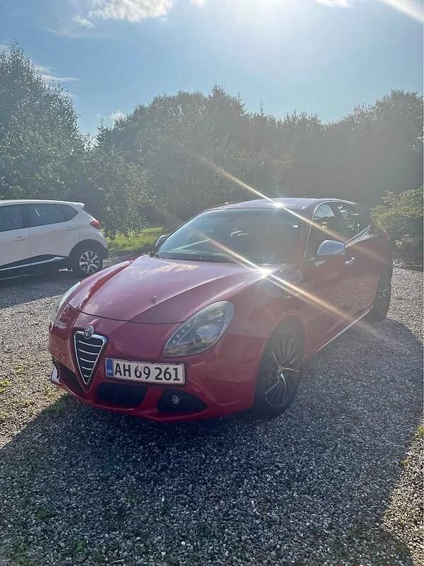 Rød Brugt 2010 Alfa Romeo Giulietta Distinctive MPV | 55.000 kr. - Billede 1/4