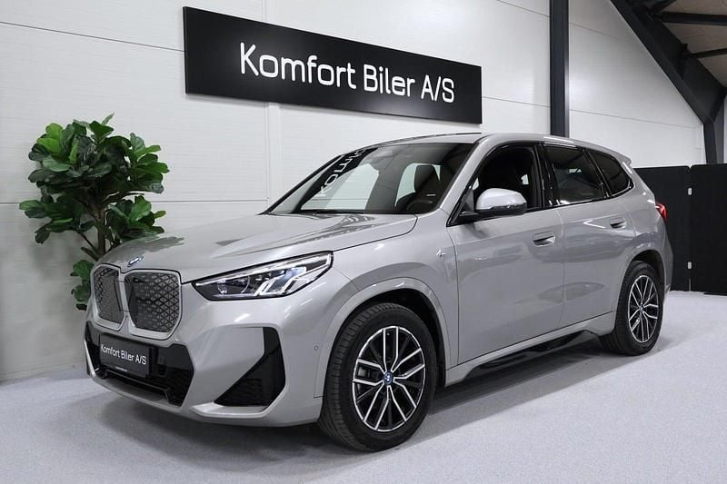 Sølvmetal Brugt 2024 BMW iX1 M Sport SUV | 298.900 kr. (God pris) - Billede 1/4