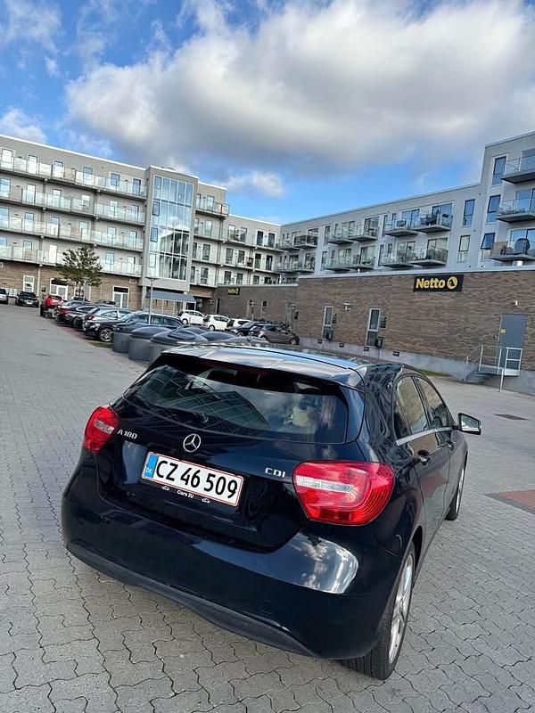 Sort Brugt 2015 Mercedes A180 Hatchback | 109.999 kr. (Fair pris) - Billede 1/4