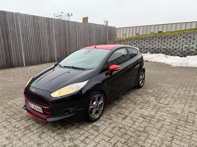 Sort Brugt 2014 Ford Fiesta Hatchback | 49.000 kr. (God pris) - Billede 1/4