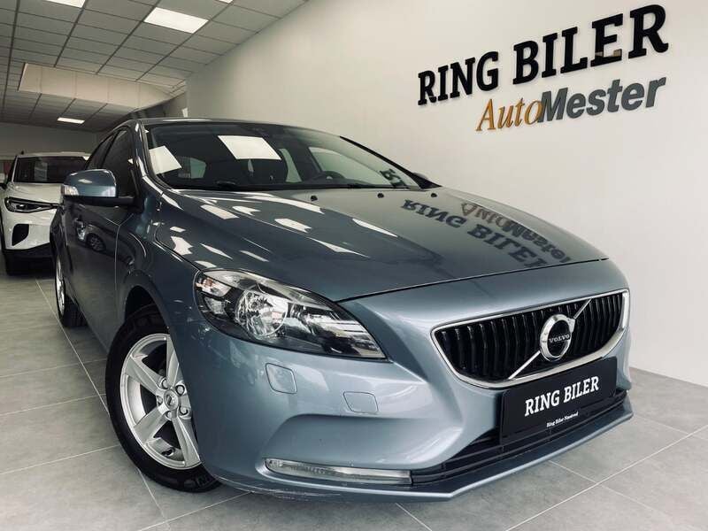 Blåmetal Brugt 2016 Volvo V40 Kinetic Stationcar | 99.800 kr. (Fair pris) - Billede 1/3